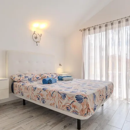 Renovated In Americas Sea Coast *