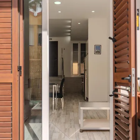 Renovated In Americas Sea Coast Willa *