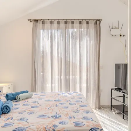 Renovated In Americas Sea Coast Villa