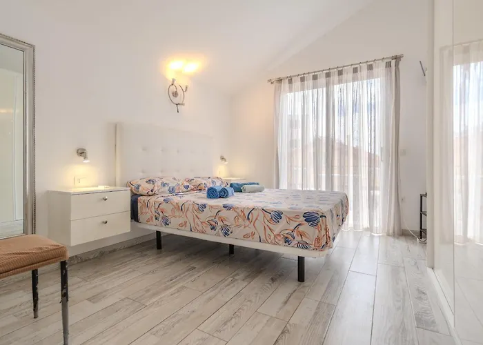 Renovated In Americas Sea Coast Villa