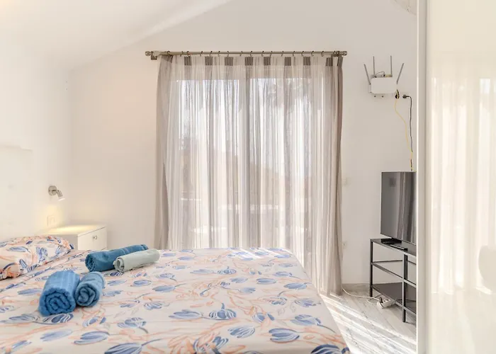 Renovated In Americas Sea Coast Villa