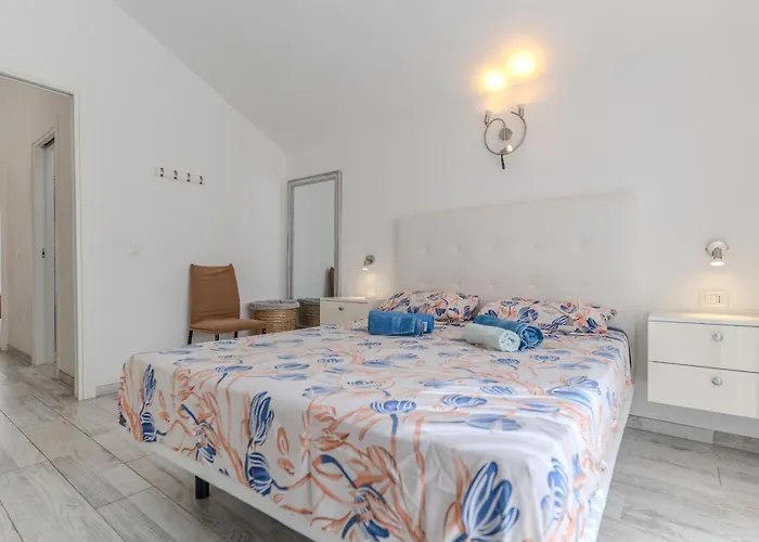 Villa Renovated In Americas Sea Coast *